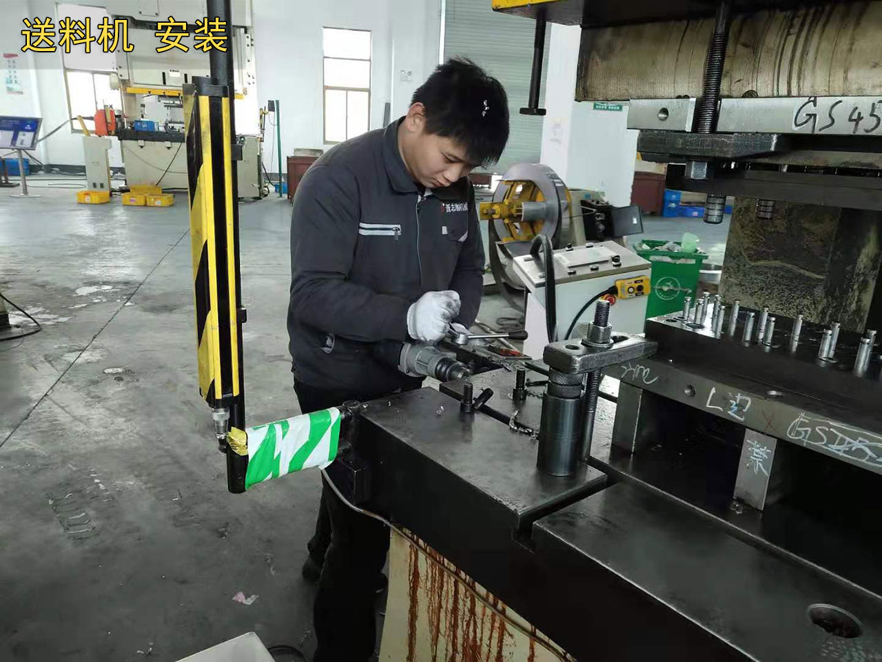 沖床安裝送料機 沖床安裝送料機