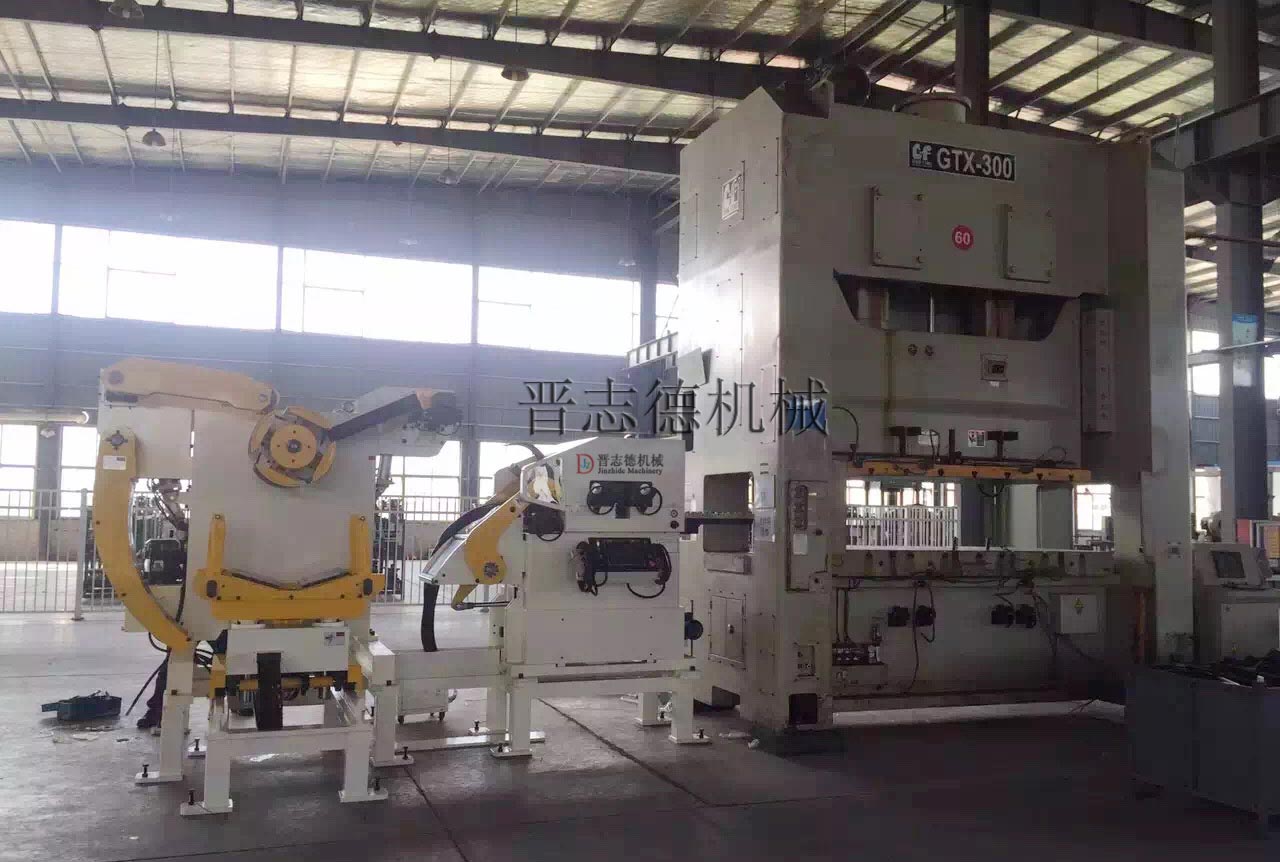 三合一送料機(jī)沖壓自動化生產(chǎn)線 三合一送料機(jī)沖壓自動化生產(chǎn)線