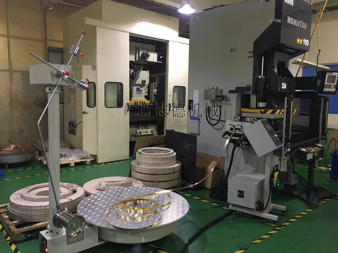 開卷伺服送料機(jī)精密沖壓生產(chǎn)線 開卷伺服送料機(jī)精密沖壓生產(chǎn)線