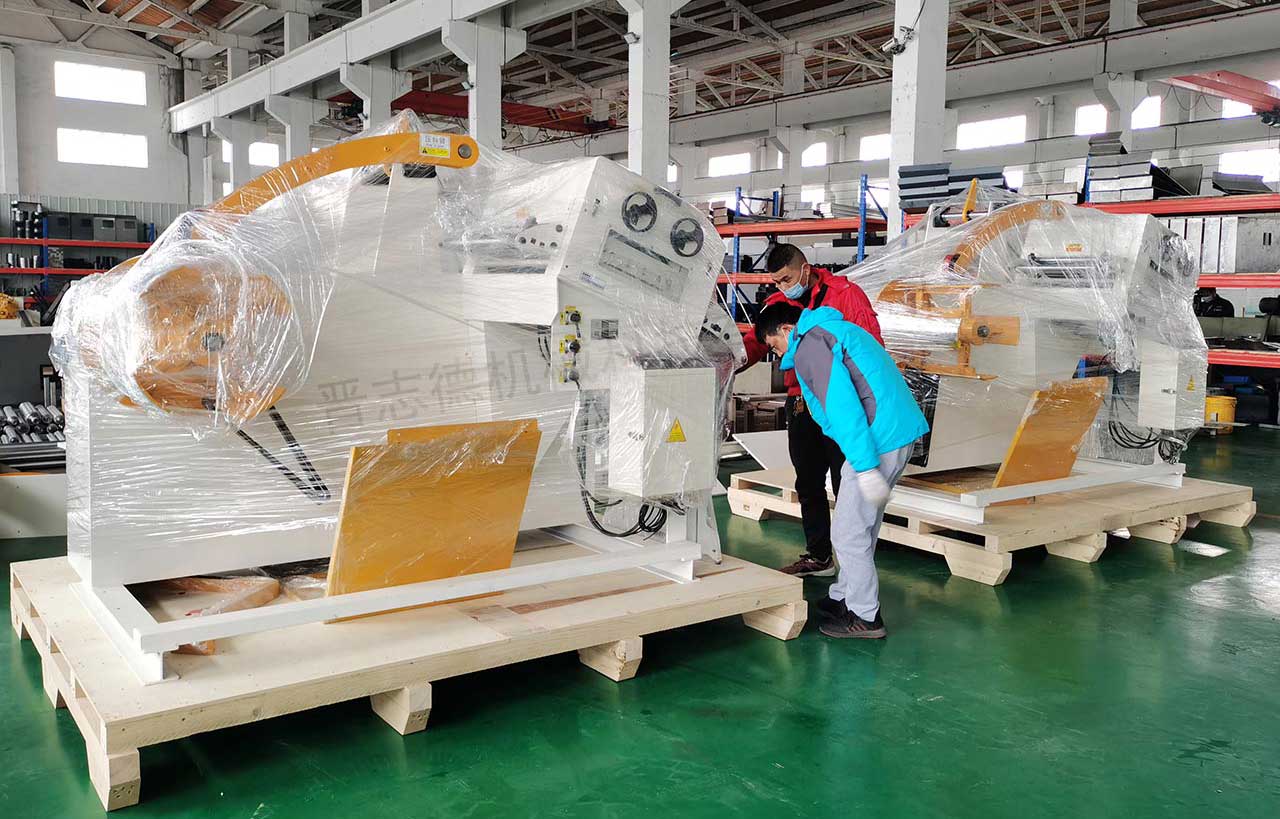 厚板二合一料架兼整平機出口 厚板二合一料架兼整平機出口