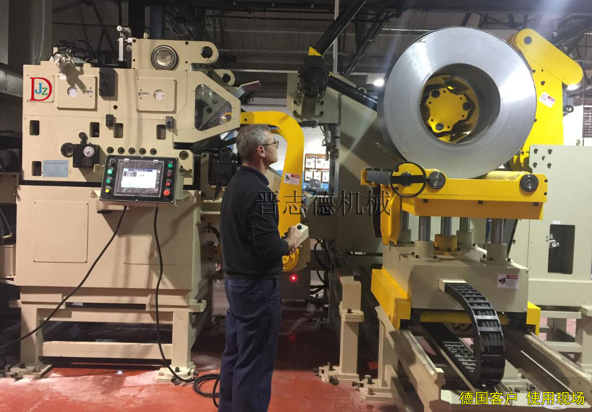 德國客戶驗收三合一送料機,德國客戶三合一送料機 德國客戶使用三合一送料機,德國三合一送料機