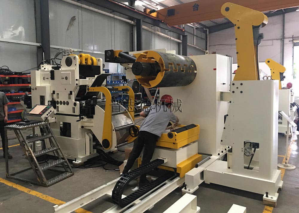 高張力三合一送料機電控系統 高張力三合一送料機電控系統