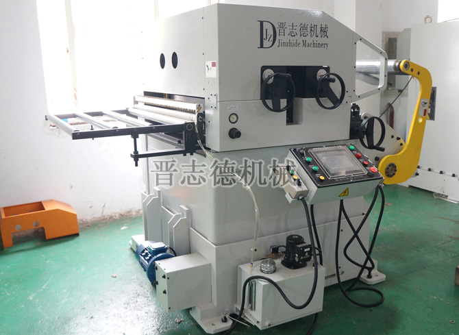 給油機(jī)配三合一送料機(jī)