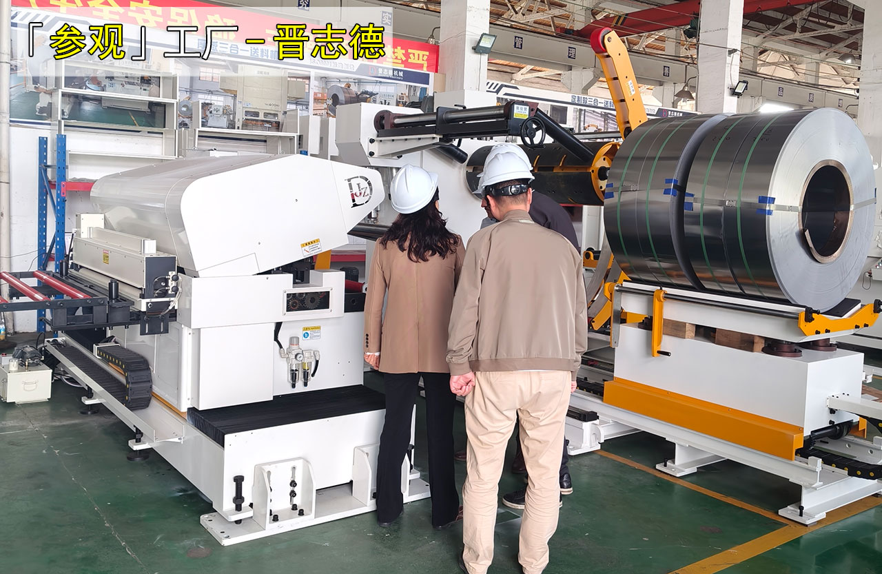 國外客戶考察送料機(jī)工廠