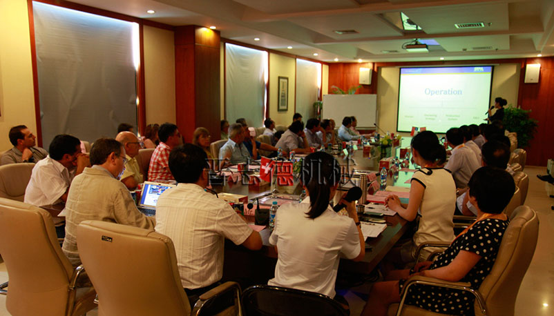 瑞士客戶簽訂送料機訂單 瑞士客戶簽訂送料機訂單