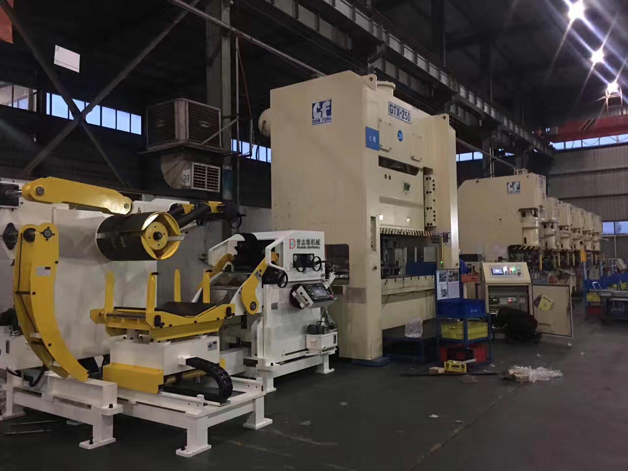 湖北三合一送料機,湖北數控送料機 湖北三合一送料機,湖北數控送料機