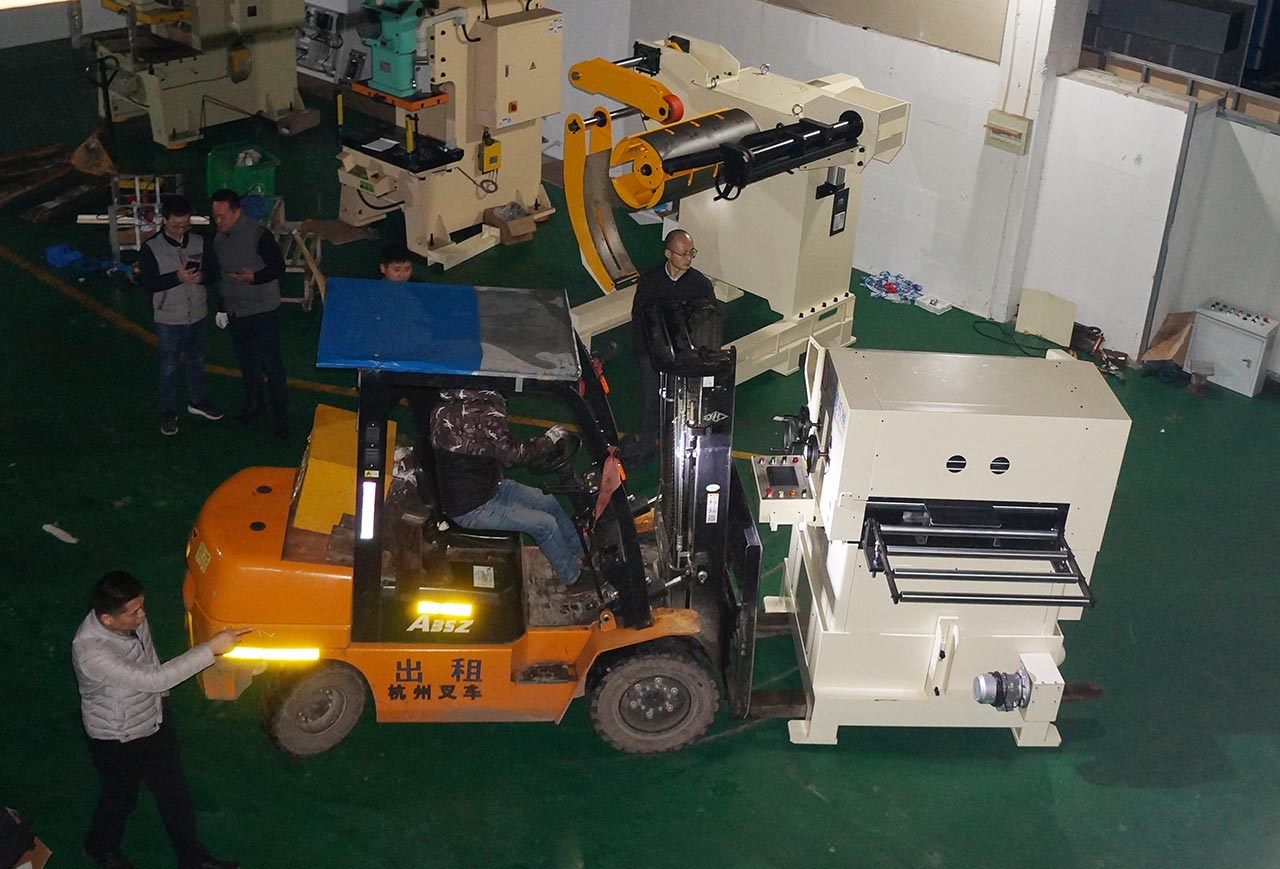 送料機連夜裝車 送料機連夜裝車