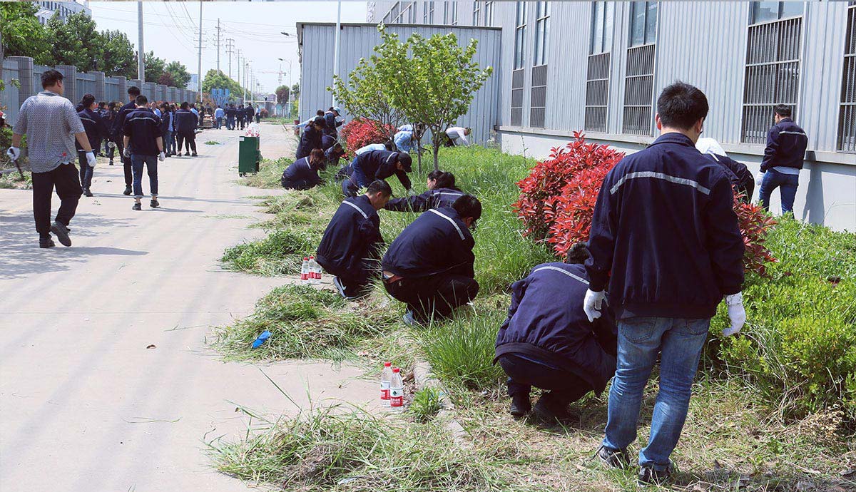 江蘇沖床送料機廠區(qū)清潔