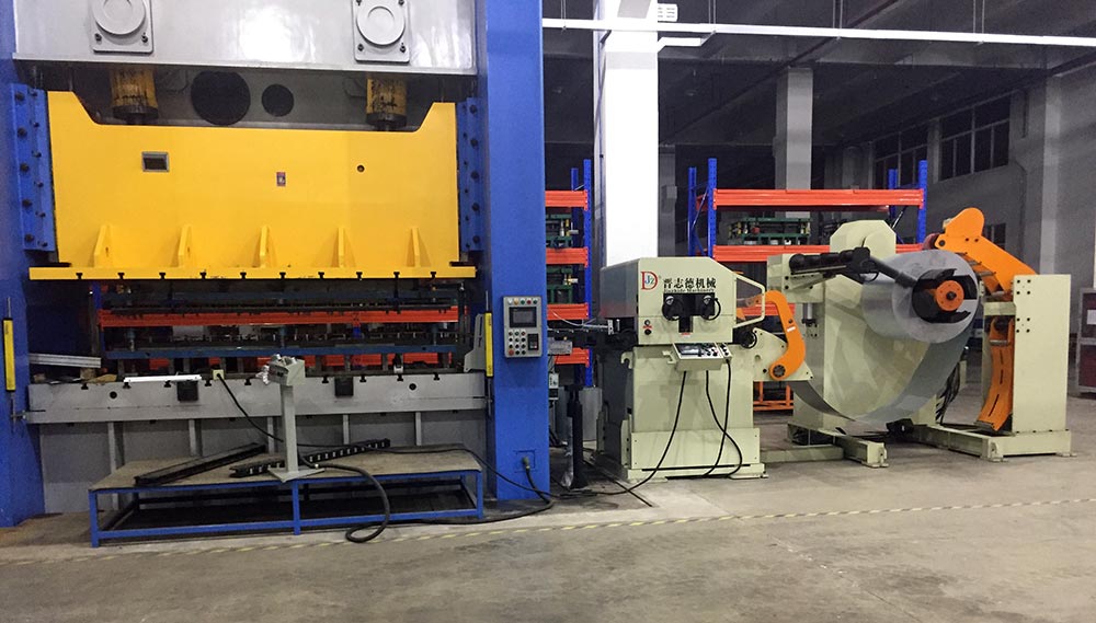 汽車三合一送料機,汽車座椅側(cè)板沖壓