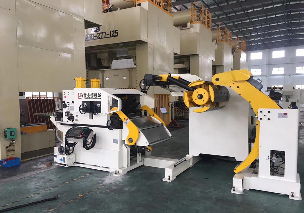 三合一送料機使用案例,玻璃升降器導(dǎo)軌沖壓