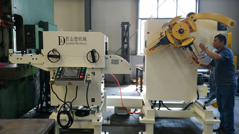 上海薄板三合一送料機,上海數控送料機 上海薄板三合一送料機,上海數控送料機