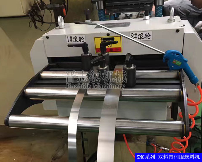 雙料帶伺服送料機(jī) 雙料帶伺服送料機(jī)