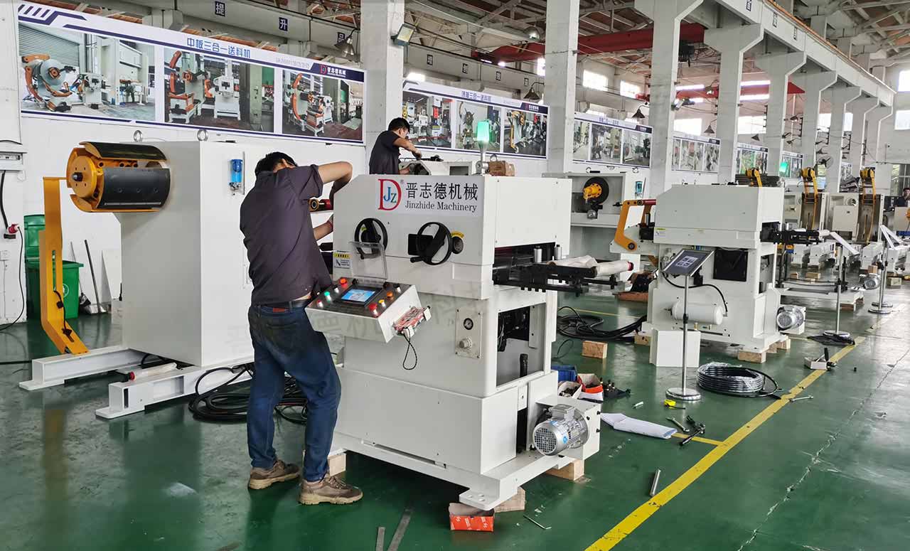 三合一送料機整機裝配 三合一送料機整機裝配