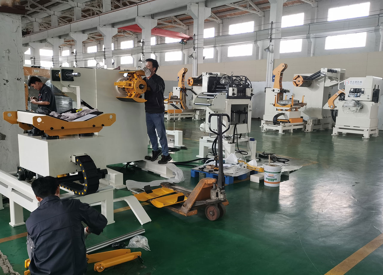 三合一送料機(jī)裝配現(xiàn)場 三合一送料機(jī)裝配現(xiàn)場