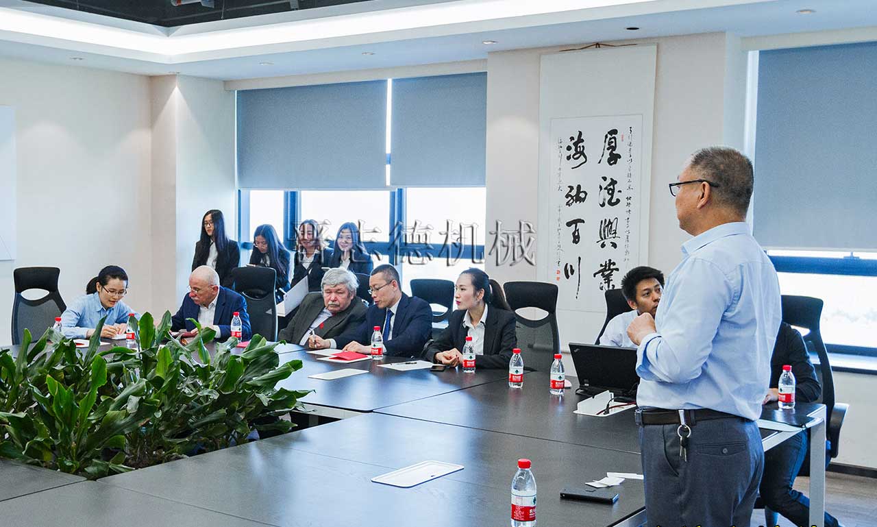 烏克蘭客戶來訪沖床廠,烏克蘭客戶來訪送料機廠 烏克蘭客戶來訪沖床廠,烏克蘭客戶來訪送料機廠