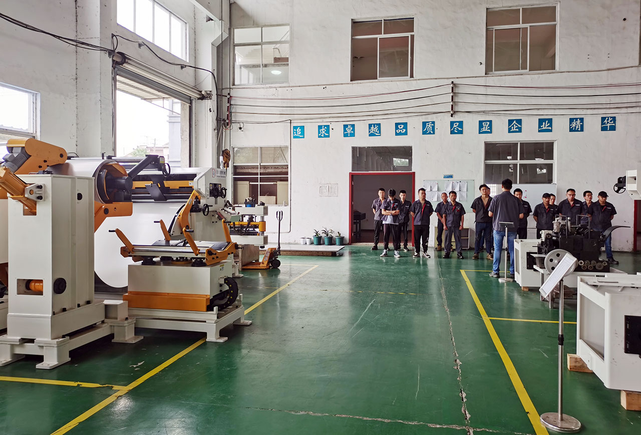 三合一送料機工廠員工大會 三合一送料機工廠員工大會