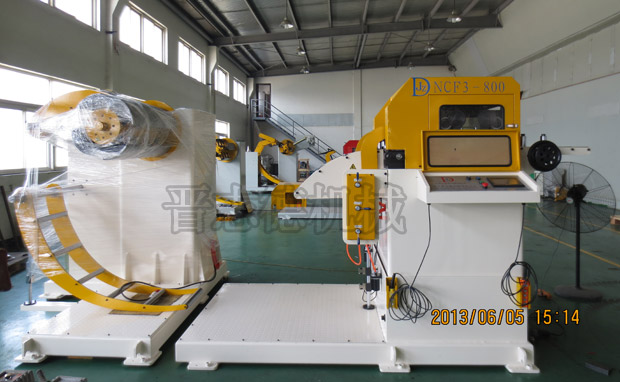 送料機裝配現(xiàn)場